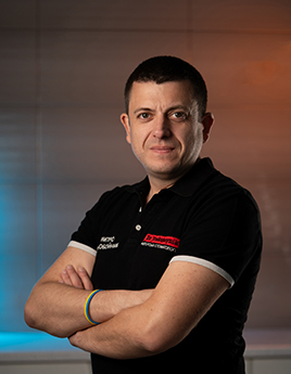 Воскобойник Дмитро Олександрович CEO Авторської стоматології Dr.Voskoboynik, хірург-імплантолог